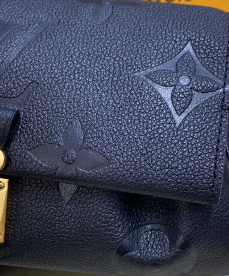 Louis Vuitton Favorite Black